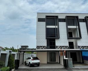 For Rent 4 Beds Townhouse in Khan Na Yao, Bangkok, Thailand