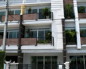 For Sale or Rent 2 Beds Townhouse in Prawet, Bangkok, Thailand