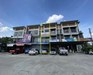 For Sale Retail Space 162 sqm in Khlong Luang, Pathum Thani, Thailand