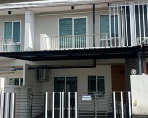 For Rent 3 Beds Townhouse in Mueang Chiang Mai, Chiang Mai, Thailand