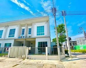 For Rent 4 Beds Townhouse in Si Racha, Chonburi, Thailand