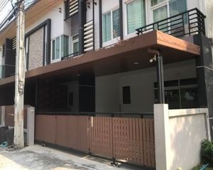 For Rent 6 Beds Townhouse in Saphan Sung, Bangkok, Thailand