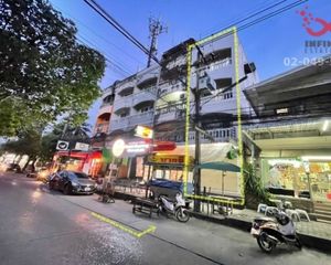 For Sale Retail Space 130 sqm in Mueang Pathum Thani, Pathum Thani, Thailand