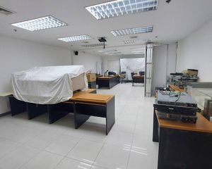 For Sale or Rent Office 210 sqm in Watthana, Bangkok, Thailand