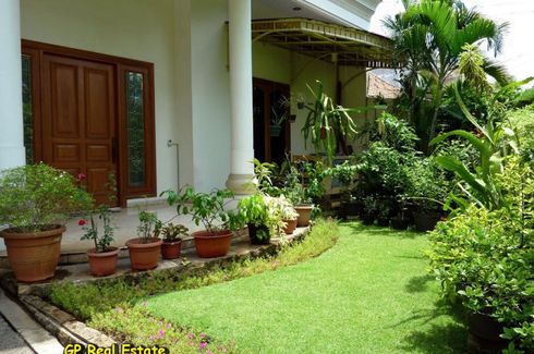 Rumah dijual dengan 6 kamar tidur di Menteng, Jakarta