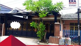 Rumah disewa dengan 4 kamar tidur di Duren Sawit, Jakarta