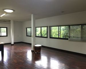 For Rent Office 182 sqm in Mueang Nonthaburi, Nonthaburi, Thailand
