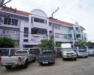 For Sale Retail Space 1,298 sqm in Sam Phran, Nakhon Pathom, Thailand