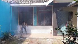 Rumah disewa dengan 5 kamar tidur di Medan Satria, Jawa Barat