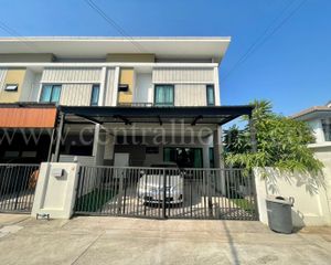 For Sale 4 Beds Townhouse in Lat Lum Kaeo, Pathum Thani, Thailand