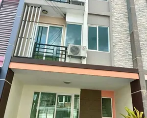 For Sale 5 Beds Townhouse in Saphan Sung, Bangkok, Thailand