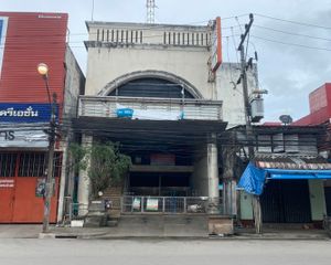 For Sale Office 716.8 sqm in Mueang Chumphon, Chumphon, Thailand