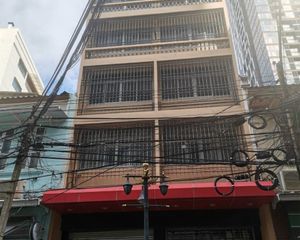 For Rent 4 Beds Townhouse in Bang Rak, Bangkok, Thailand