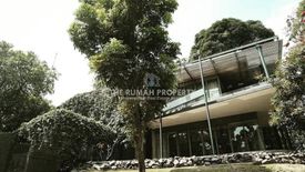 Townhouse dijual dengan 4 kamar tidur di Jati Padang, Jakarta