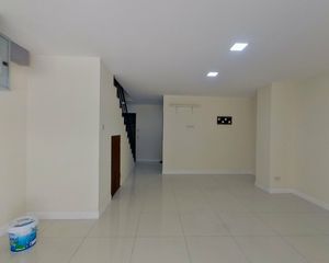 For Sale or Rent 4 Beds Townhouse in Mueang Chiang Mai, Chiang Mai, Thailand