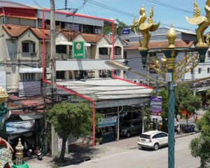 For Sale Retail Space 864 sqm in Bang Phli, Samut Prakan, Thailand