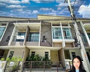 For Sale or Rent 3 Beds Townhouse in Khlong Luang, Pathum Thani, Thailand