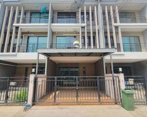 For Sale or Rent 3 Beds Townhouse in Phasi Charoen, Bangkok, Thailand