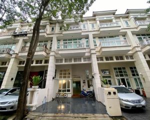 For Sale 5 Beds Office in Phra Khanong, Bangkok, Thailand
