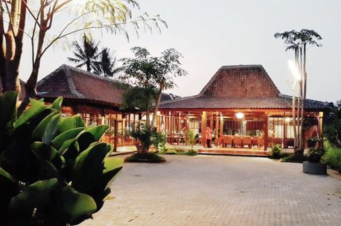 Rumah dijual atau disewa dengan 8 kamar tidur di Sari Harjo, Yogyakarta
