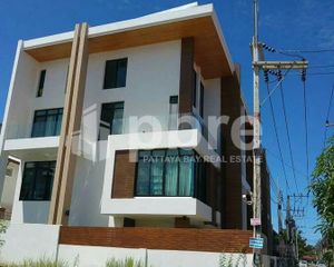 For Rent 4 Beds Townhouse in Bang Lamung, Chonburi, Thailand