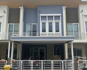 For Sale 4 Beds Townhouse in Saphan Sung, Bangkok, Thailand