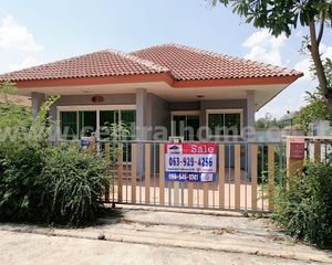 For Sale 3 Beds Townhouse in Mueang Chai Nat, Chainat, Thailand