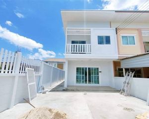 For Sale 3 Beds Townhouse in Si Racha, Chonburi, Thailand