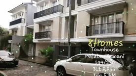 Townhouse dijual dengan 5 kamar tidur di Jati Padang, Jakarta
