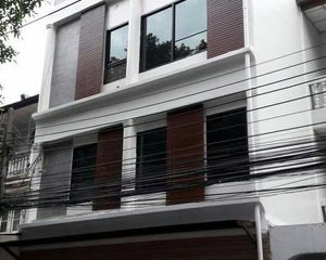 For Rent 9 Beds Townhouse in Watthana, Bangkok, Thailand