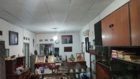 Rumah dijual dengan 5 kamar tidur di Kebon Kacang, Jakarta