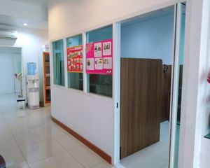 For Sale Office 900 sqm in Bang Kapi, Bangkok, Thailand