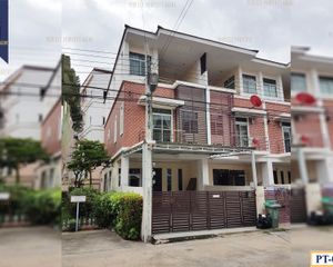 For Rent 3 Beds Townhouse in Phasi Charoen, Bangkok, Thailand