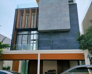 For Sale 4 Beds House in Lat Phrao, Bangkok, Thailand