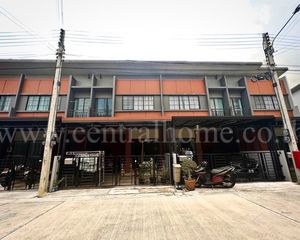 For Sale 3 Beds Townhouse in Lat Lum Kaeo, Pathum Thani, Thailand