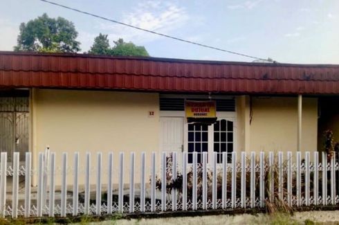 Rumah dijual dengan 4 kamar tidur di Air Manis, Sumatera Barat