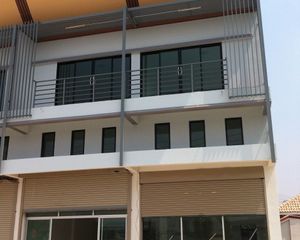 For Sale 2 Beds Townhouse in Phatthana Nikhom, Lopburi, Thailand