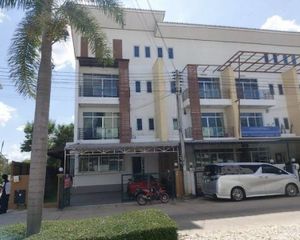 For Sale or Rent 3 Beds Townhouse in Mueang Nakhon Ratchasima, Nakhon Ratchasima, Thailand