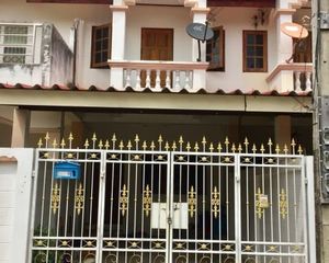 For Sale 2 Beds Townhouse in Mueang Uthai Thani, Uthai Thani, Thailand