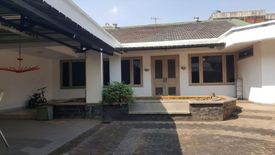 Rumah dijual dengan 7 kamar tidur di Slipi, Jakarta