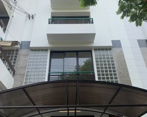 For Sale or Rent 3 Beds Townhouse in Phra Khanong, Bangkok, Thailand