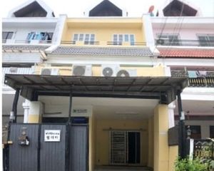 For Sale 4 Beds Townhouse in Lat Phrao, Bangkok, Thailand
