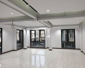 For Sale Office 600 sqm in Khlong Toei, Bangkok, Thailand