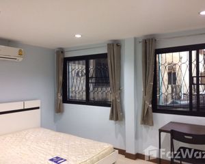 For Sale or Rent 5 Beds Townhouse in Huai Khwang, Bangkok, Thailand