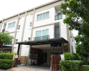 For Sale or Rent 4 Beds タウンハウス in Phra Khanong, Bangkok, Thailand