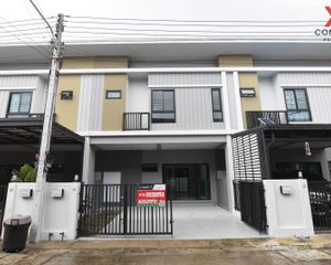 For Sale 4 Beds Townhouse in Lat Lum Kaeo, Pathum Thani, Thailand