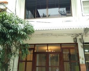 For Sale 3 Beds Townhouse in Watthana, Bangkok, Thailand