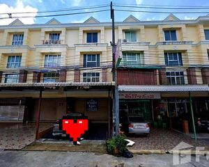 For Sale 5 Beds Townhouse in Mueang Chanthaburi, Chanthaburi, Thailand