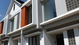 Villa dijual dengan 5 kamar tidur di Antapani Kidul, Jawa Barat
