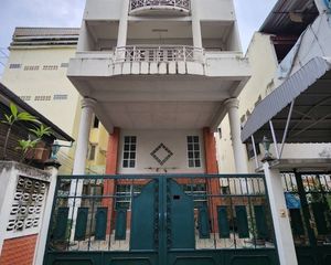 For Sale 5 Beds Townhouse in Khlong San, Bangkok, Thailand